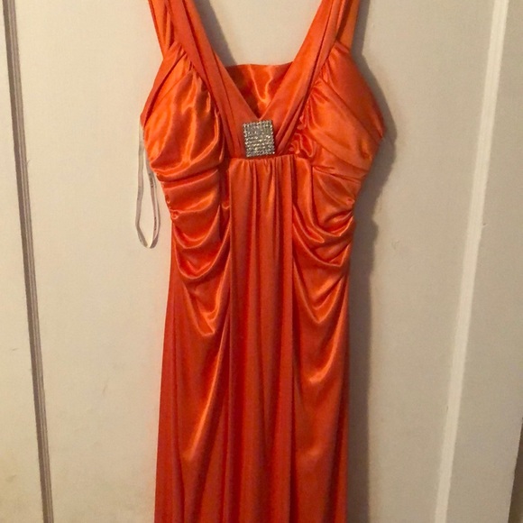 Dress - Picture 3 of 4